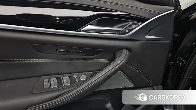 BMW 5 Series (G30) id 3467660 из Кореи 9