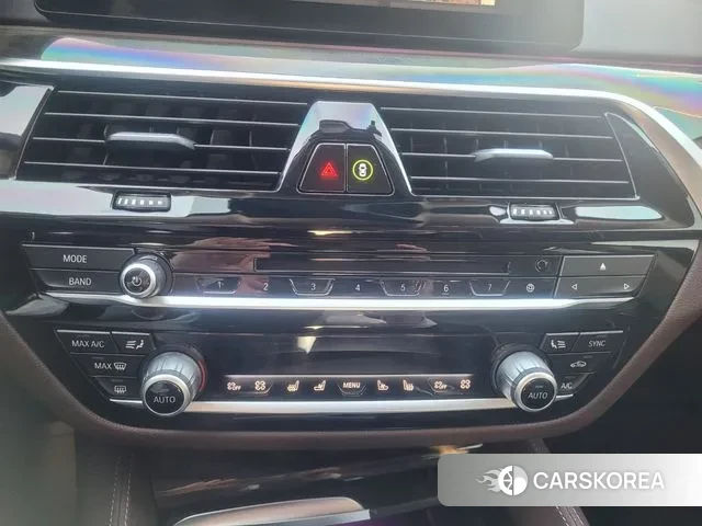 BMW 5 Series (G30) id 3469773 из Кореи 9