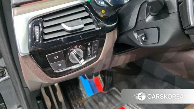 BMW 5 Series (G30) id 3718870 из Кореи 9