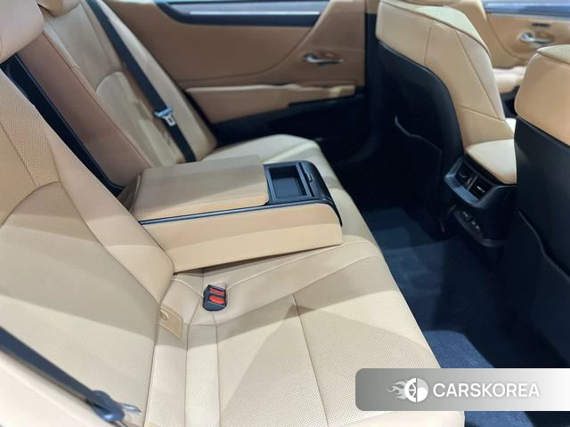 Lexus ES id 4190384 из Китая 9