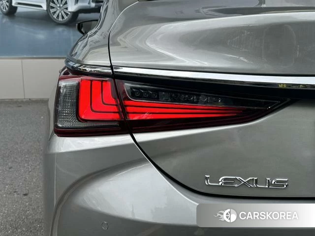 Lexus ES id 4279273 из Китая 9