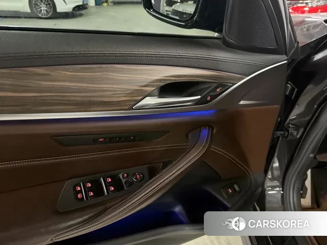 BMW 5 Series (G30) id 3703921 из Кореи 9