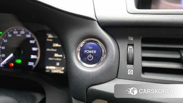 Lexus CT200h id 4435560 из Кореи 9