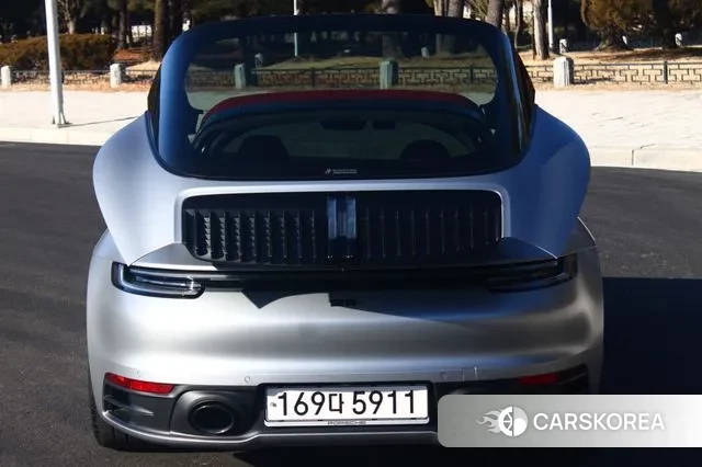 Porsche 911(992) id 3668995 из Кореи 9