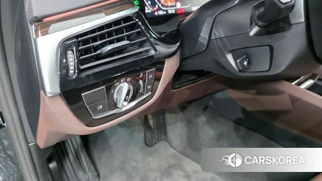 BMW 5 Series (G30) id 4623979 из Кореи 9