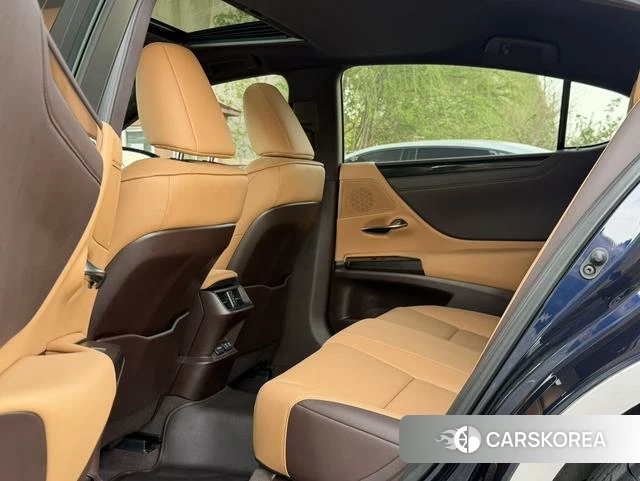 Lexus ES id 4279098 из Китая 9