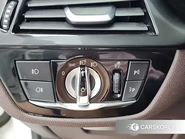 BMW 5 Series (G30) id 3098196 из Кореи 9