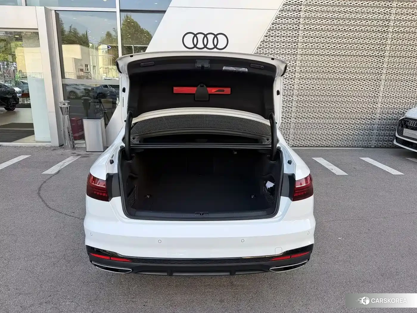 Audi A4L id 4681179 из Китая 10