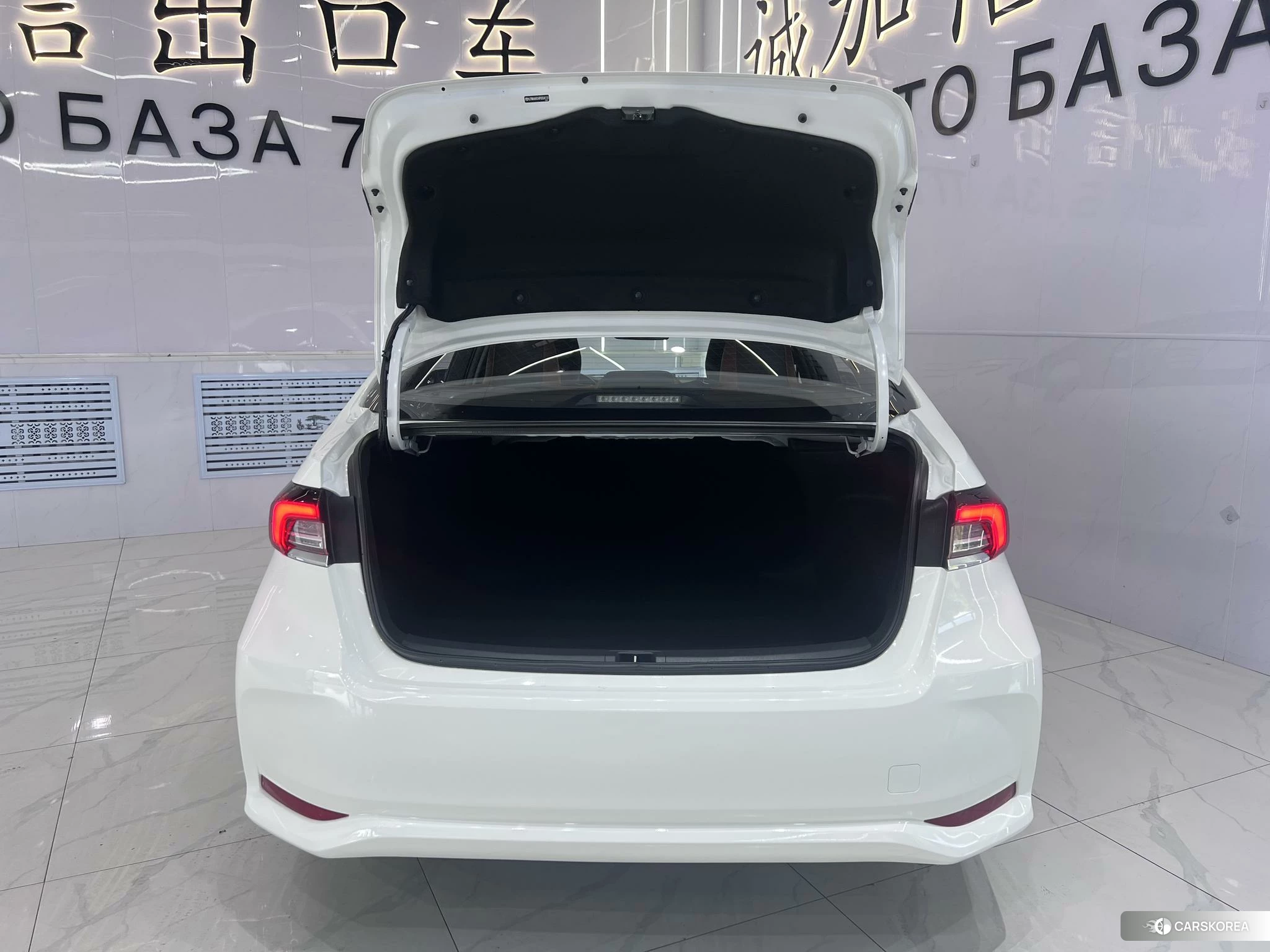 Toyota Corolla id 4504734 из Китая 9