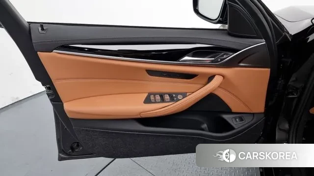 BMW 5 Series (G30) id 3003278 из Кореи 9