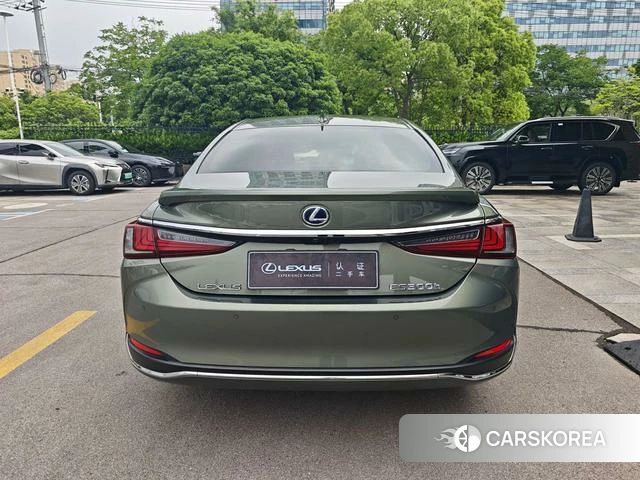 Lexus ES id 4353783 из Китая 9