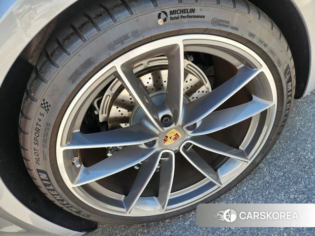 Porsche 911(992) id 4291944 из Кореи 9