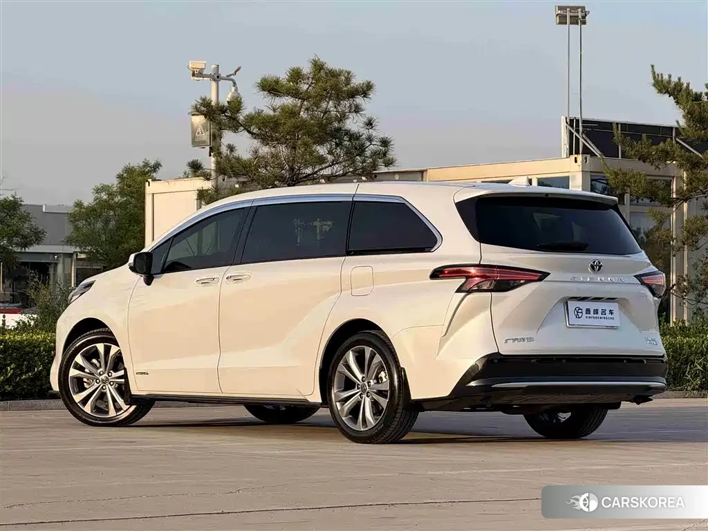 Toyota Sienna id 4653924 из Китая 9