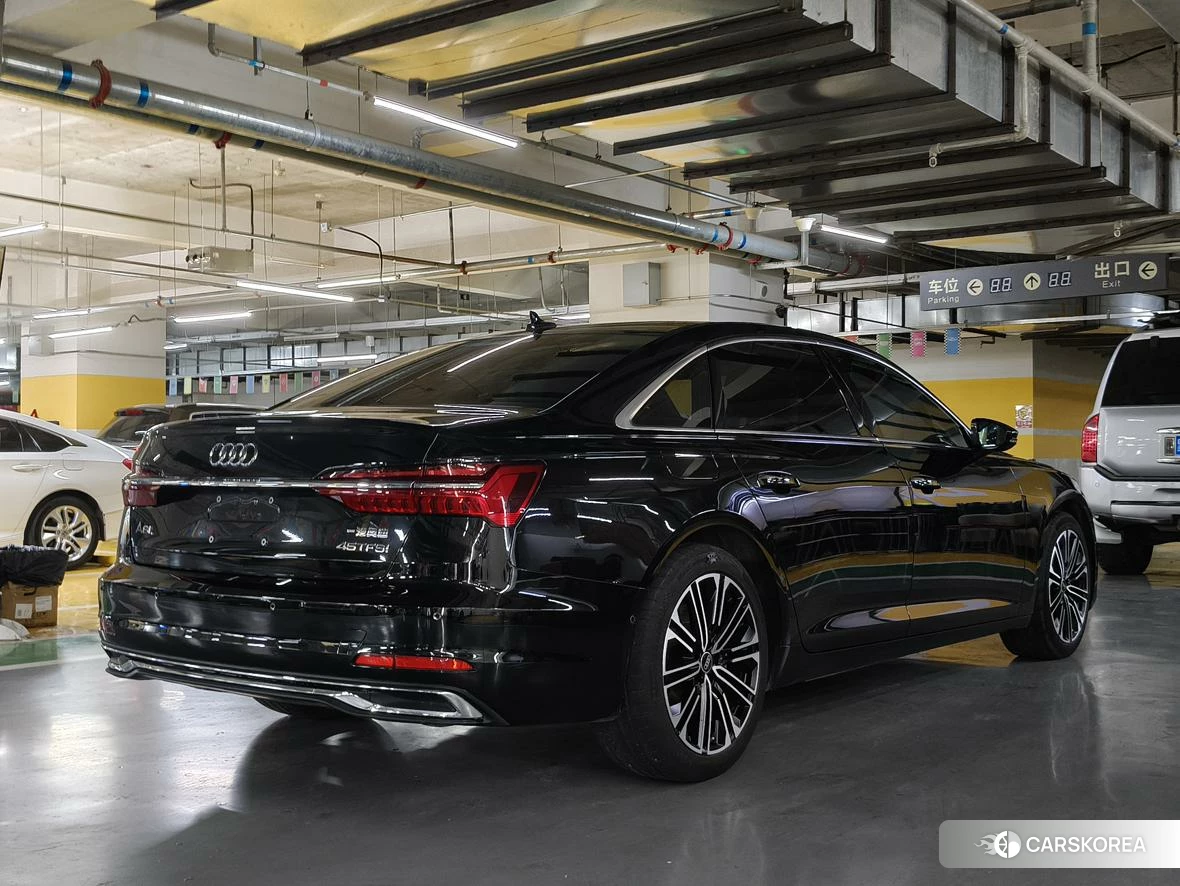 Audi A6L id 4441314 из Китая 9