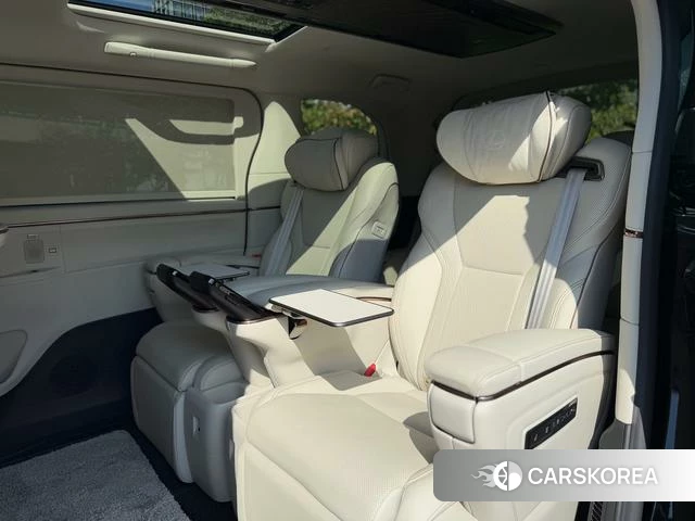Lexus LM id 4276292 из Китая 9
