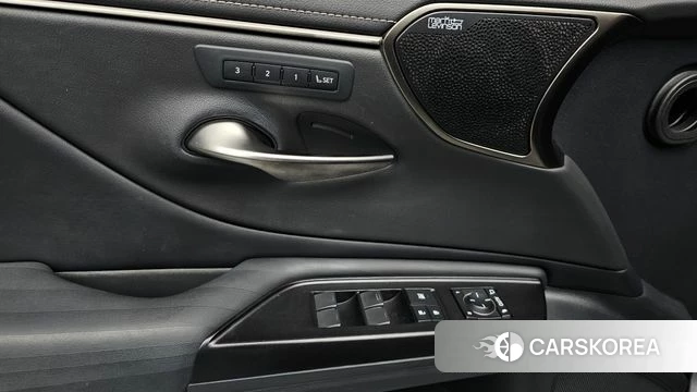 Lexus ES300h 7th generation id 4703050 из Кореи 9