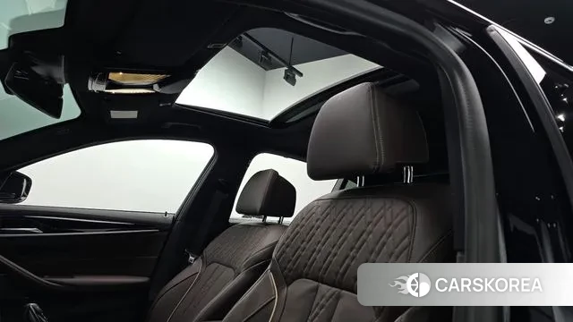 BMW 5 Series (G30) id 3447604 из Кореи 9