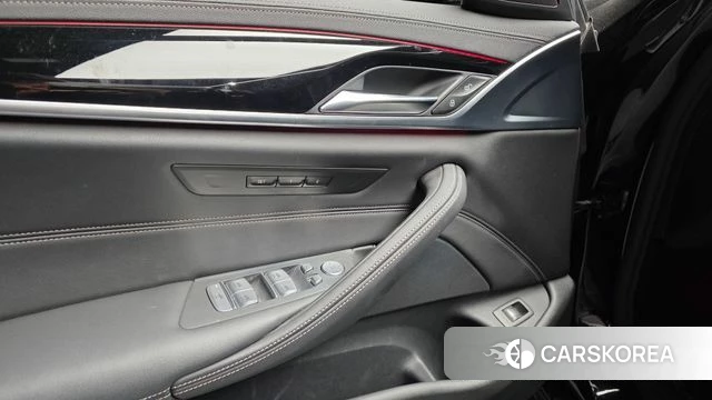 BMW 5 Series (G30) id 4283777 из Кореи 9