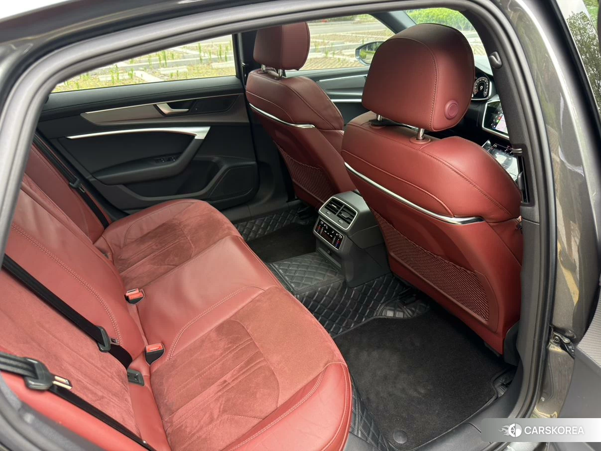Audi A6L id 4473814 из Китая 9