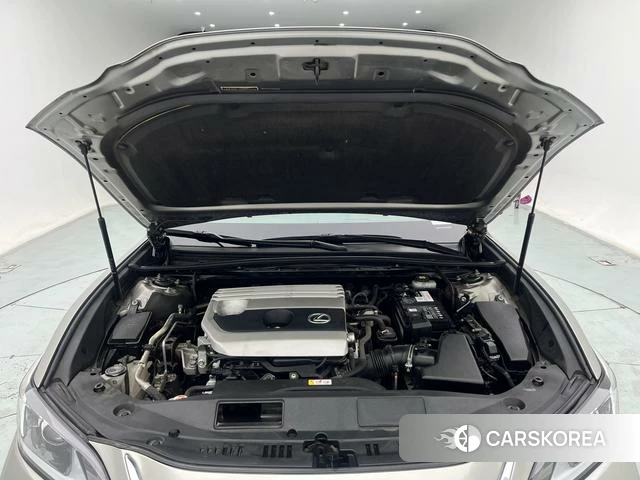 Lexus ES id 4274714 из Китая 9