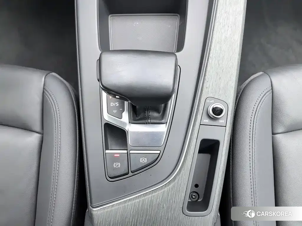 Audi A4L id 4628387 из Китая 9