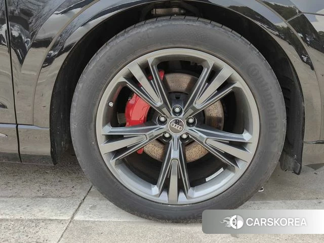 Audi Q8 id 4239968 из Китая 9