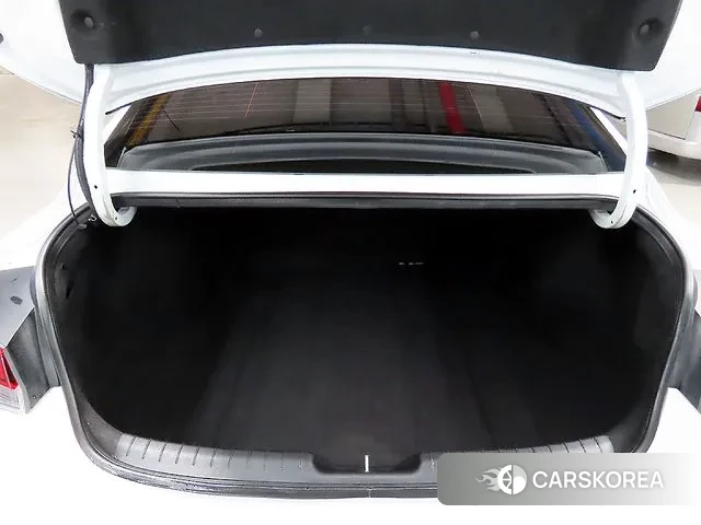 Hyundai Avante Hybrid (CN7) id 3751806 из Кореи 9