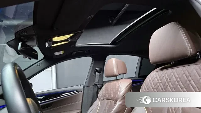 BMW 5 Series (G30) id 3348403 из Кореи 9