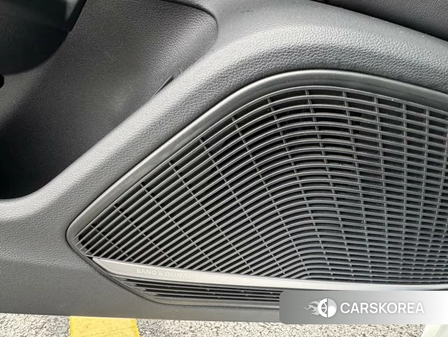 Audi A4L id 4299801 из Китая 9