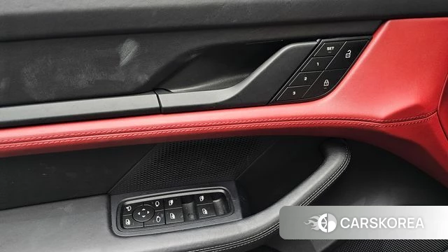 Porsche Taycan id 4571734 из Кореи 9