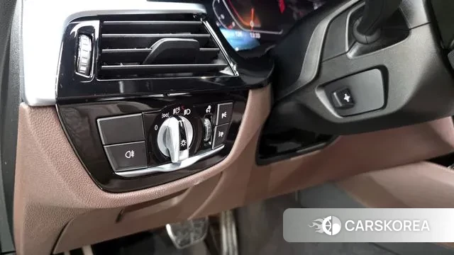 BMW 5 Series (G30) id 3058883 из Кореи 9