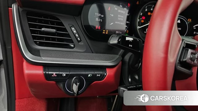 Porsche 911(992) id 4533871 из Кореи 9