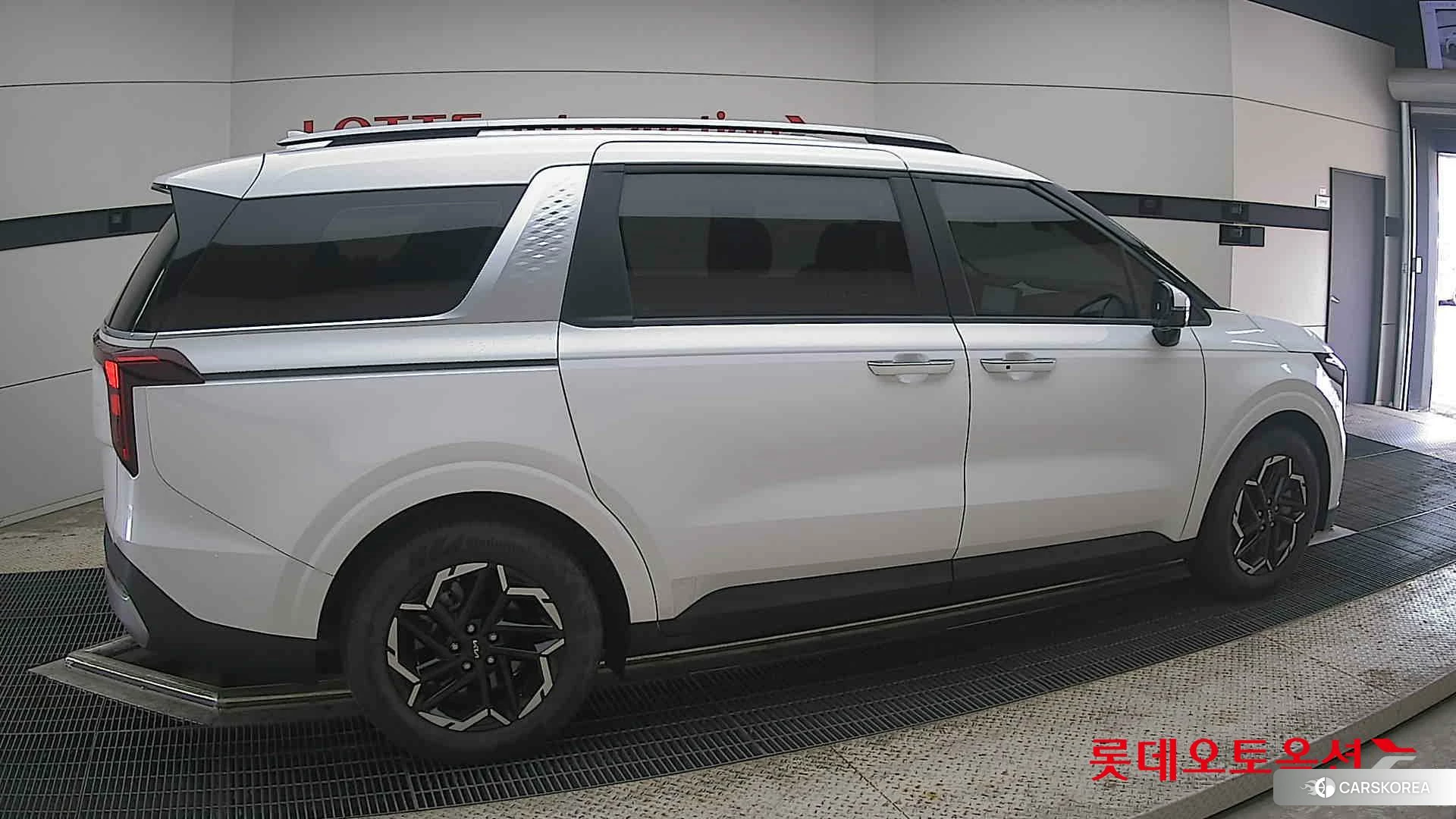 Kia Carnival id 4498436 из Кореи 9