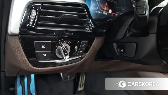 BMW 5 Series (G30) id 3717929 из Кореи 9