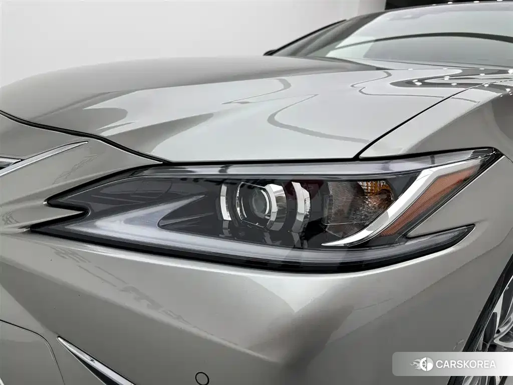 Lexus ES id 4583668 из Китая 9