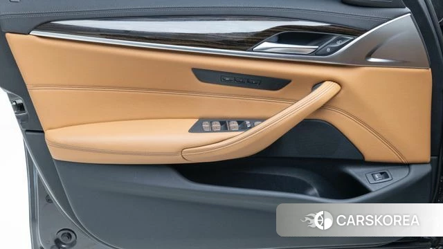 BMW 5 Series (G30) id 4443320 из Кореи 9