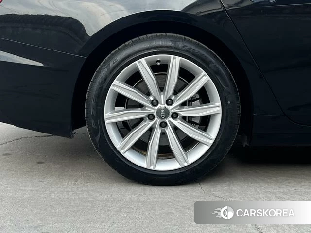 Audi A6L id 4271276 из Китая 9