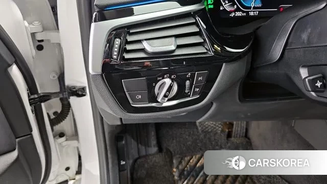 BMW 5 Series (G30) id 3646422 из Кореи 9