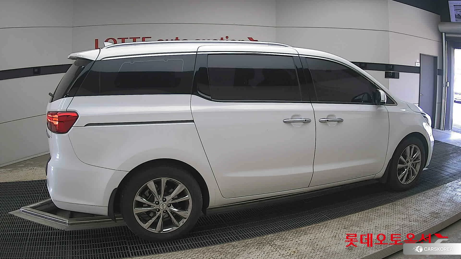 Kia Carnival id 4289585 из Кореи 9