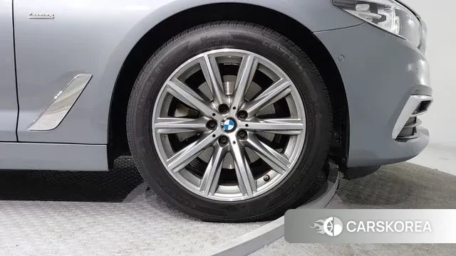 BMW 5 Series (G30) id 3705932 из Кореи 9