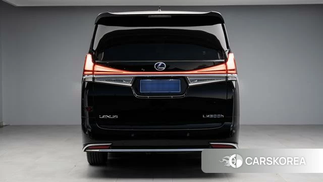 Lexus LM id 4272572 из Китая 9