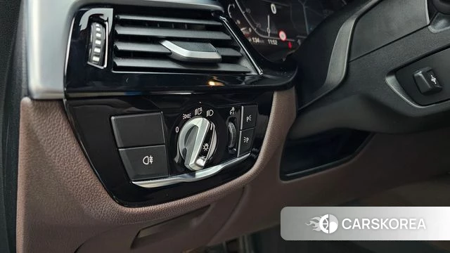 BMW 5 Series (G30) id 4682477 из Кореи 9