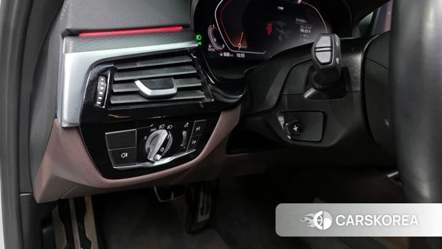 BMW 5 Series (G30) id 3953662 из Кореи 9