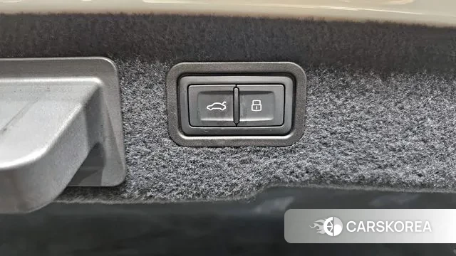 Audi A8 (D5) id 3587549 из Кореи 9