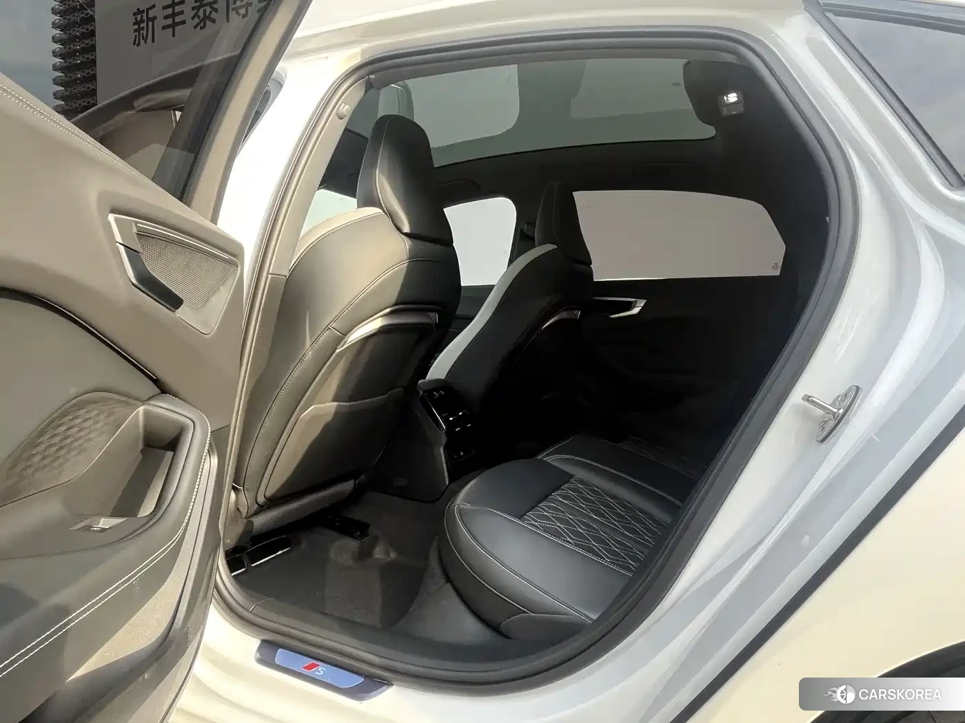 Audi A5L id 4546230 из Китая 9