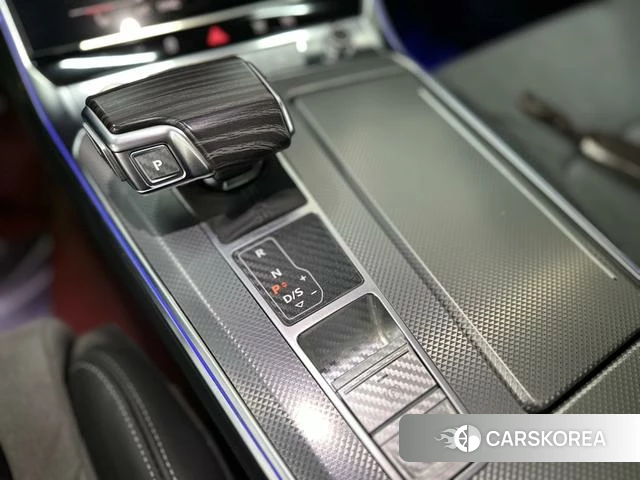 Audi A6L id 4275810 из Китая 9