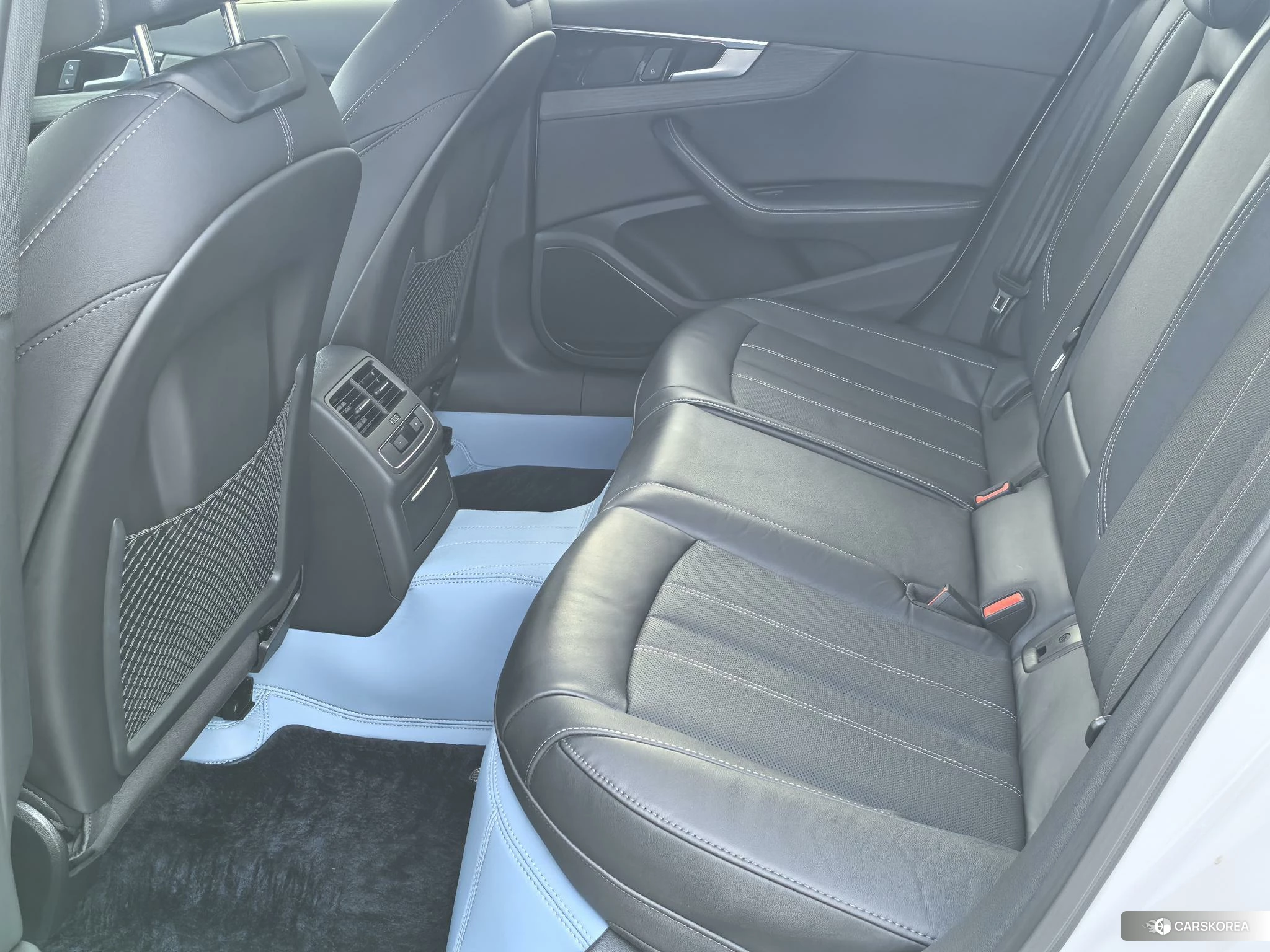 Audi A4L id 4486411 из Китая 9