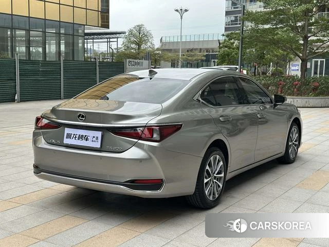 Lexus ES id 4353796 из Китая 9