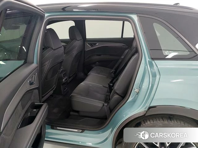 Audi Q5 e-tron id 4229209 из Китая 9