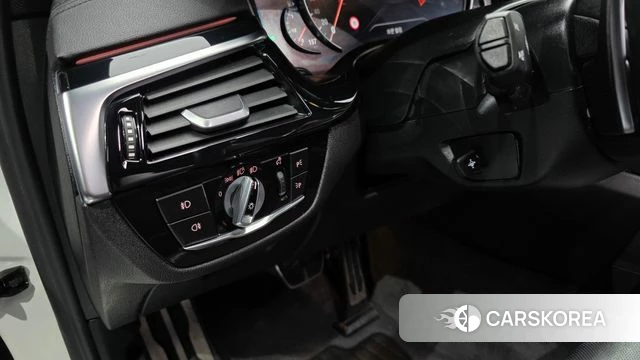 BMW 5 Series (G30) id 3853811 из Кореи 9